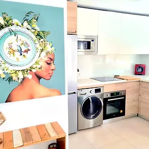 Moderno Y Con Estilo En La Carihuela Torremolinos